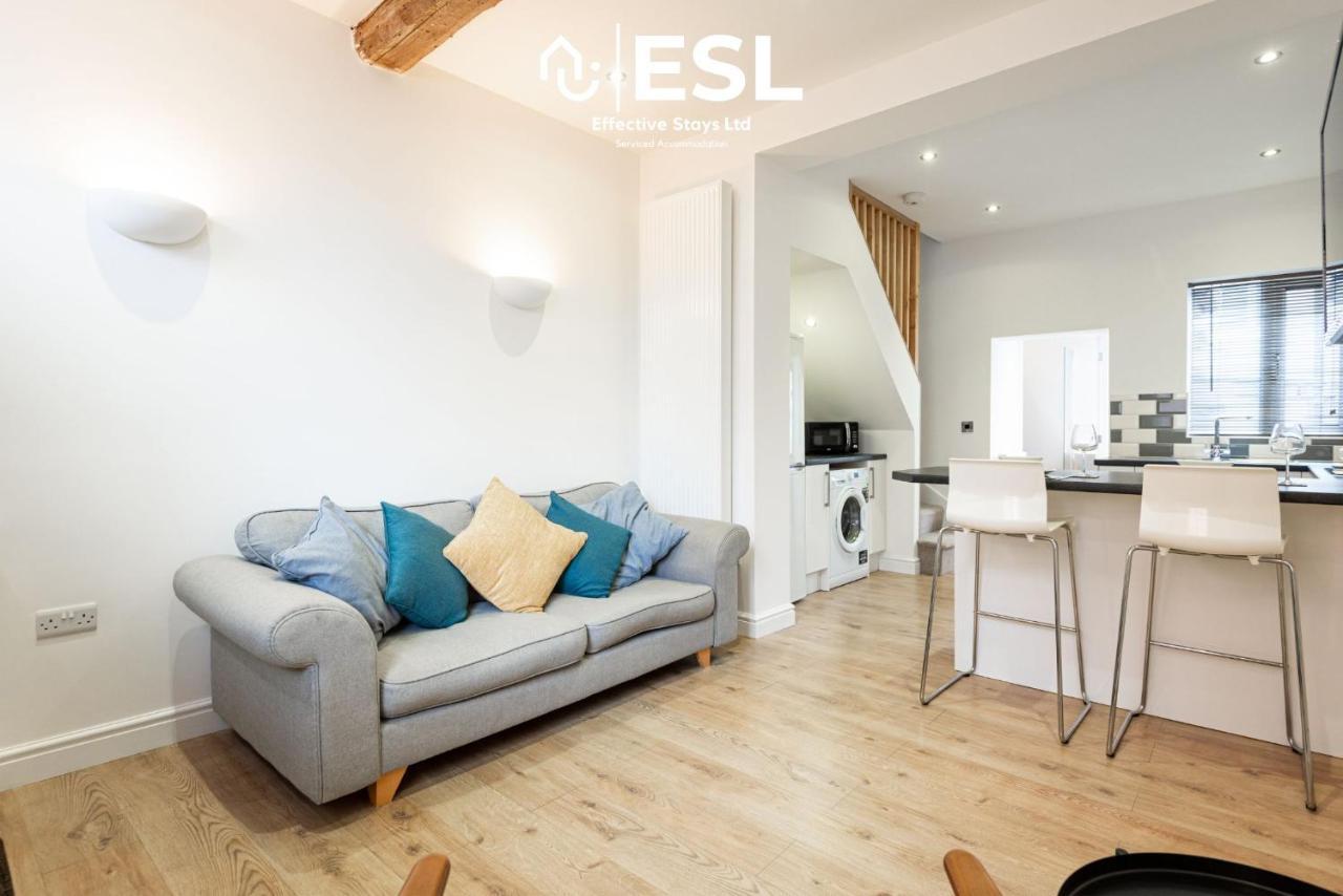2 Bedroom Terrace Cottage, Parking, 5 Minutes Drive To Royal Shrewsbury Hospital Εξωτερικό φωτογραφία