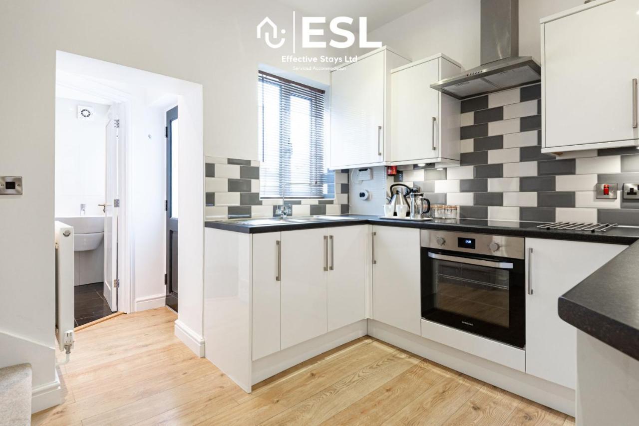 2 Bedroom Terrace Cottage, Parking, 5 Minutes Drive To Royal Shrewsbury Hospital Εξωτερικό φωτογραφία