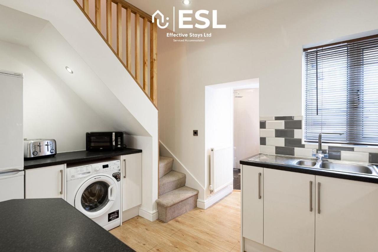 2 Bedroom Terrace Cottage, Parking, 5 Minutes Drive To Royal Shrewsbury Hospital Εξωτερικό φωτογραφία